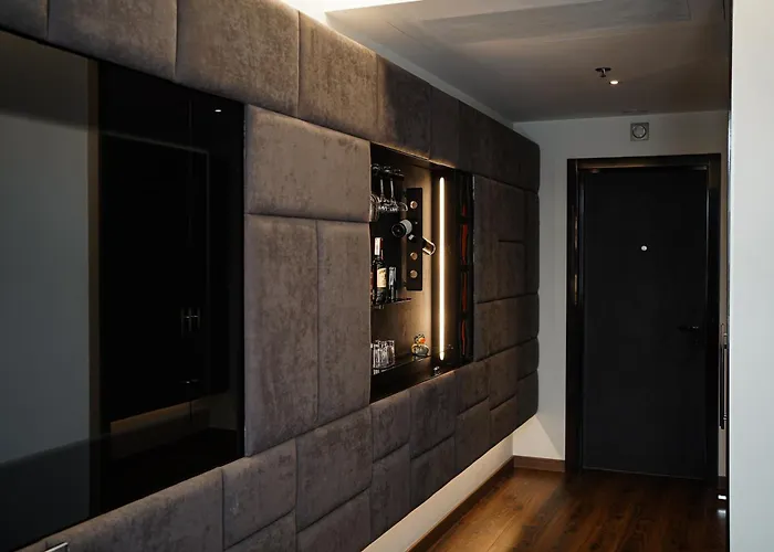 11 Mirrors Design Hotel